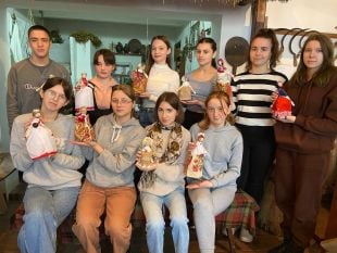 Студенти Шепетівського медичного фахового коледжу виготовляли ляльки-веснянки