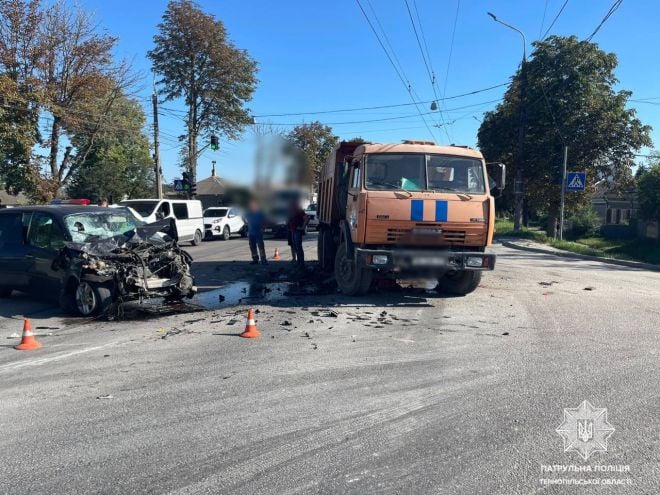 В Тернополі внаслідок зіткнення з вантажівкою госпіталізували шепетівчанина