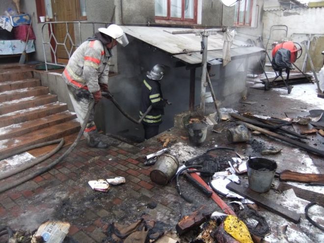 Рятувальники ліквідували пожежу в підвальному приміщенні житлового будинку
