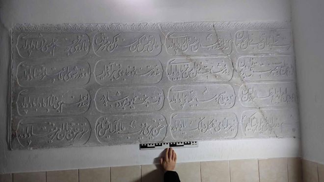 На Хмельниччині виявили і розшифрували плиту, вкриту арабською в’яззю