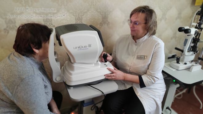 Шепетівська лікарня застосовує унікальний апарат для дослідження та лікування зору