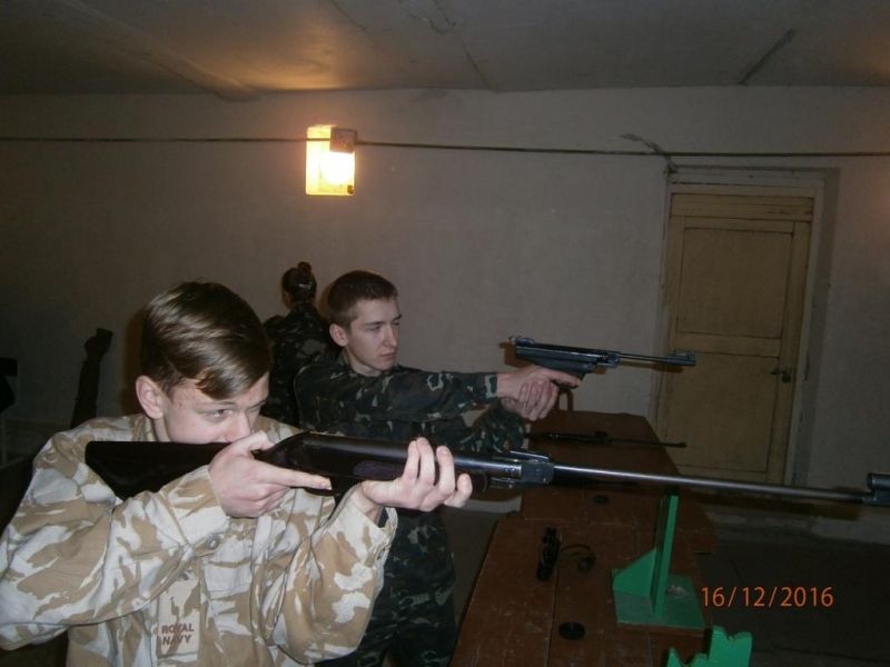 Шепетівські школярі змагалися у стрільбі з пневматичної зброї