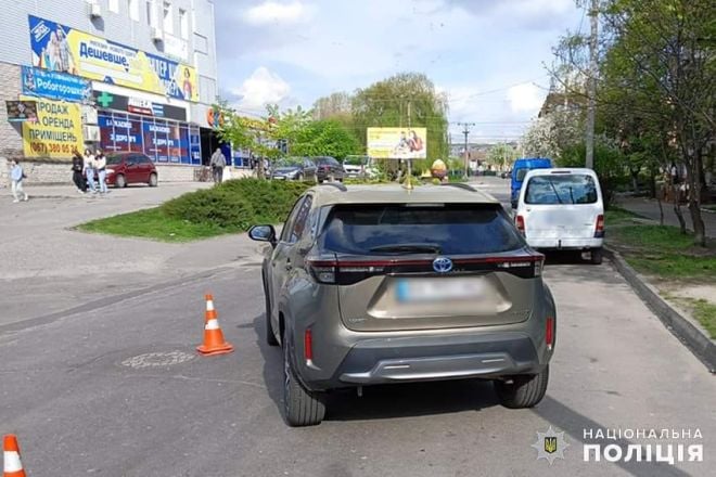 Житель Шепетівщини наїхав автомобілем на пенсіонерку