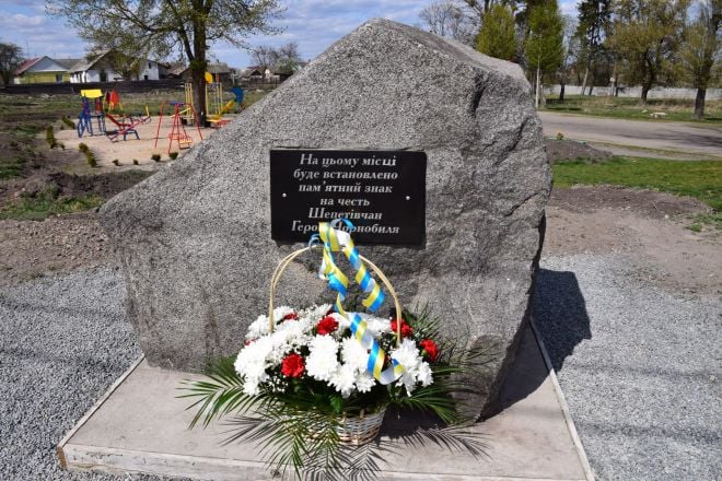 Посадовці вшанували героїв-ліквідаторів у переддень 34-ї річниці Чорнобильської трагедії