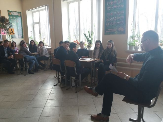 У шепетівській ЗОШ №6 презентували програму «Демократична школа»