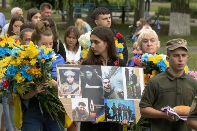 На щиті повернувся додому Віталій Савченко, кілька місяців тому він поховав сина