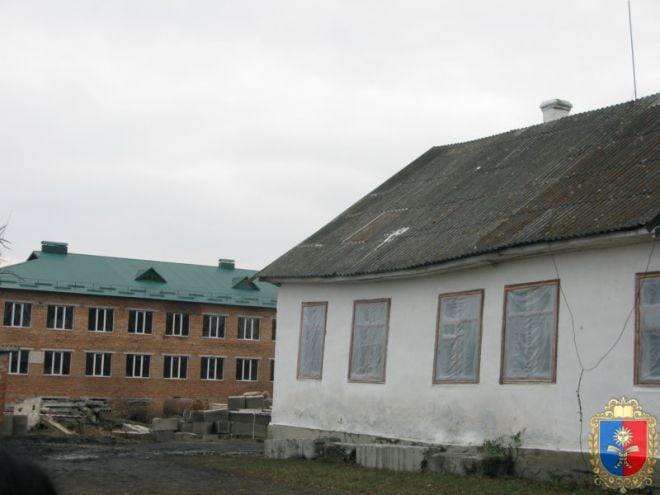Обласні чиновники планують відновлення будівництва школи у Корчику