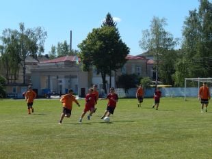 У Шепетівці змагалися у футболі юнаки та дівчата із сіл району