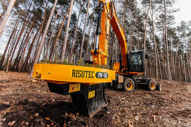На Шепетівщині садять ліси європейські інноваційні машини