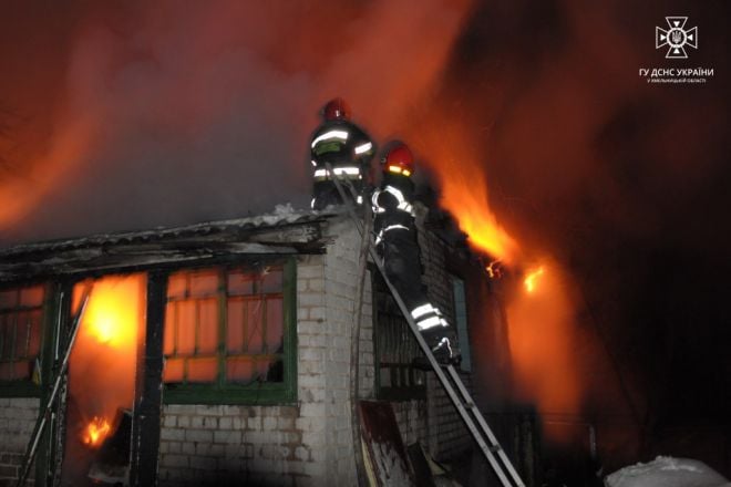 За добу на Шепетівщині сталось 2 пожежі, на одній з них виявлено тіло жінки
