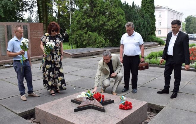 У Шепетівці вшанували жертв війни в Україні
