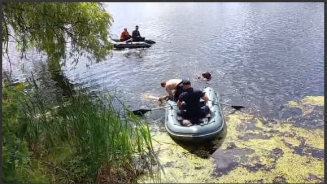 На Шепетівщині рятувальники діставали з річки тіло жінки