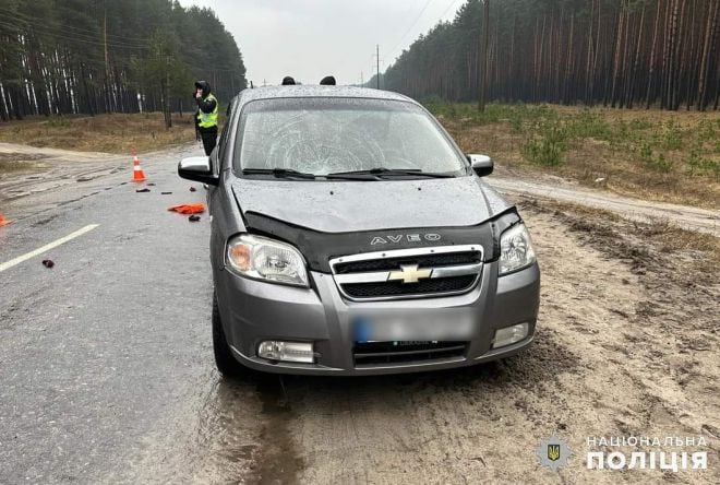 На Шепетівщині 60-річна жінка після наїзду авто потрапила до реанімації