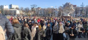 У Хмельницькому протестували проти вакцинації і карантинних обмежень