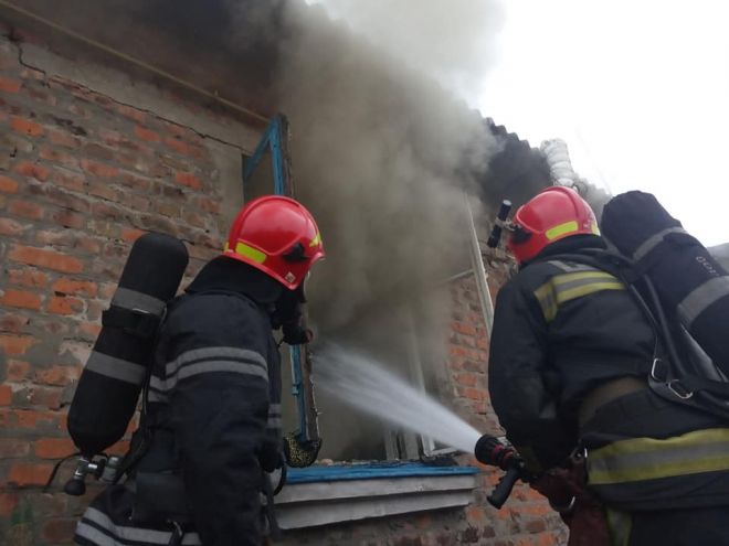 У Михайлючці рятували будинок від вогню, де знаходилась травмована власниця