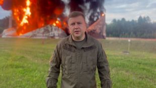 Начальник Рівненьскої ОВА на фоні палаючої нафтобази