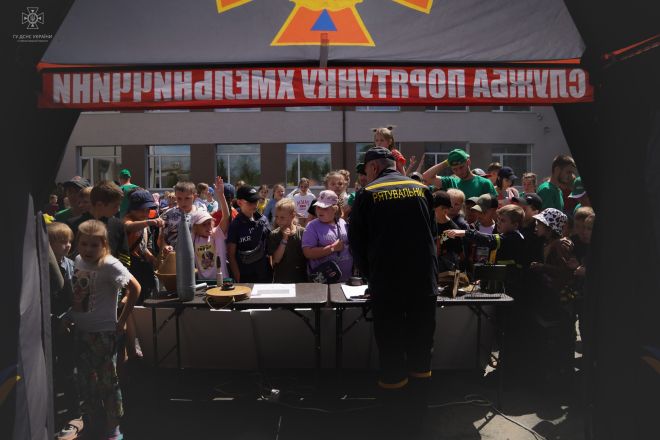 Рятувальники на Шепетівщині організували для дітей театр вогню та безпеки