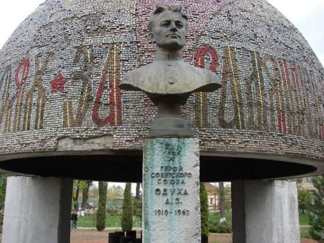 Влада Славути не хоче зносити пам&#039;ятник енкаведисту Антону Одусі