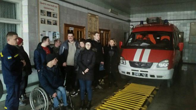 Відвідувачі Шепетівського терцентру ходили на екскурсію до пожежників