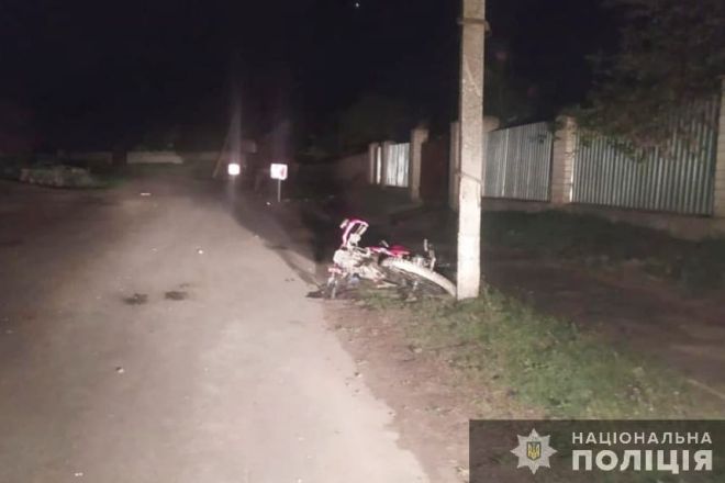 На Шепетівщині водій мотоцикла в&#039;їхав у дорожній знак