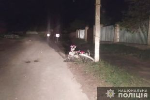 На Шепетівщині водій мотоцикла в&#039;їхав у дорожній знак