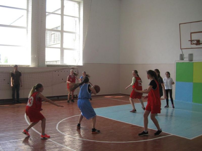 Змагалися баскетбольні команди дівчат