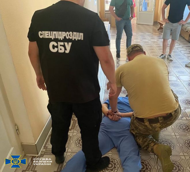 СБУ затримала члена ВЛК військового шпиталю за вимагання хабарів