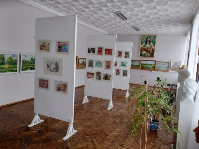 На Шепетівщині відкрили виставку монотипій Заслуженого художника України