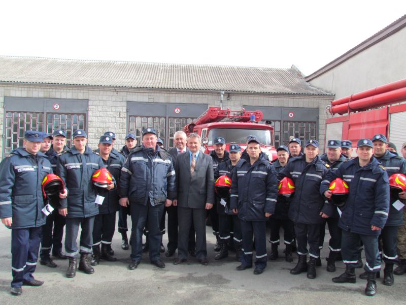 Шепетівські рятувальники отримали нові сучасні каски
