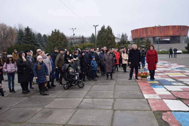 Шепетівчани поклали квіти до пам’ятника Шевченку