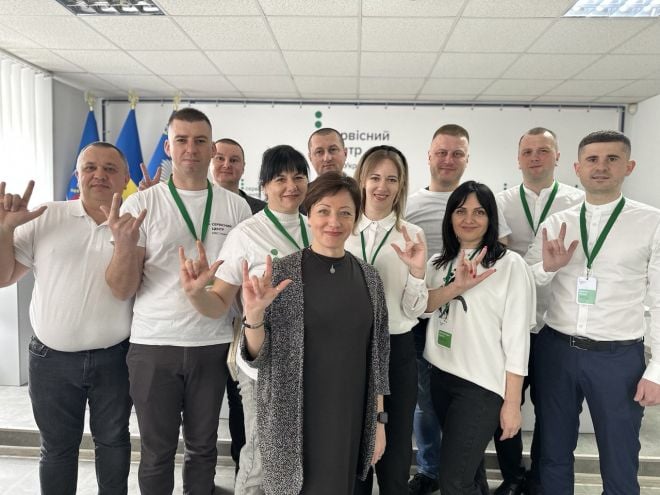 Адміністраторів сервісних центрів МВС на Хмельниччині вчили основ жестової мови