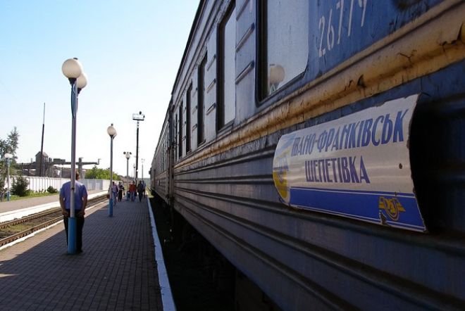 Нардепи просять Міністерство інфраструктури відновити потяг &quot;Шепетівка-Івано-Франківськ&quot;