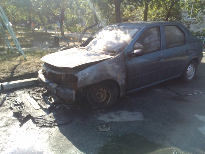 По вулиці Чкалова загорілось авто