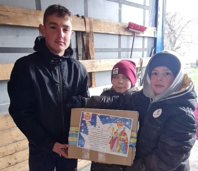 Понад 1000 дітей з Херсонщини отримали подарунки від Хмельниччини