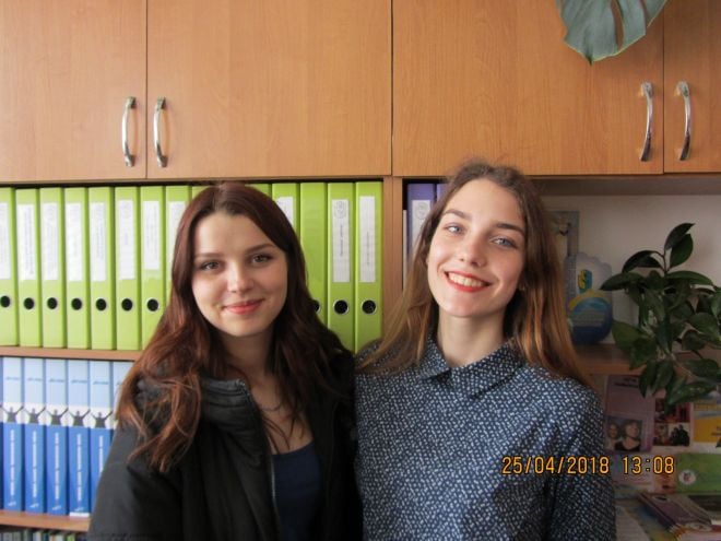 Шепетівські студентки активно допомагають соціальним працівникам