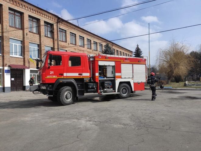 Шепетівські рятувальники провели навчання на території місцевої гімназії