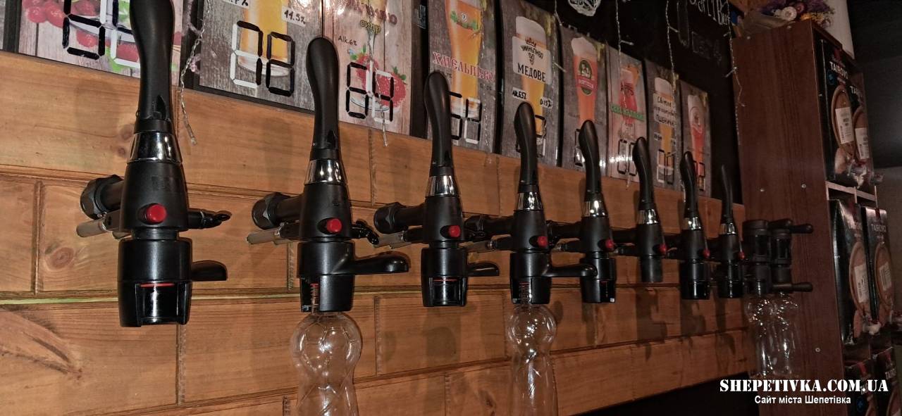 Працюючий магазин-кафе