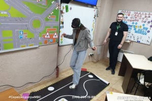 Майбутні водії у сервісному центрі випробували «п'яні окуляри»