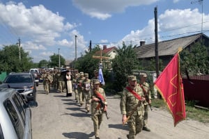 Виснажене війною серце зупинилося у 44 роки: у Славуті попрощалися із захисником Сергієм Василюком