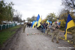 У Берездівській громаді попрощалися з 34-річним Захисником Віктором Козлюком