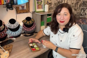 Відтворила 88 старовинних прикрас за пів року: майстриня з Ізяслава виготовляє унікальні силянки та ґердани з бісеру