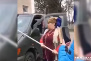 У поліції встановлюють збиток: що загрожує жінці, яка на Шепетівщині пошкодила автомобіль ТЦК