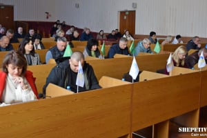 Сесія міськради: банк крові, будівництво, -1 депутат, списання рос. літератури, нові зупинки