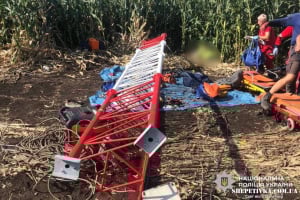 Внаслідок падіння вишки один чоловік загинув, інший — травмувався
