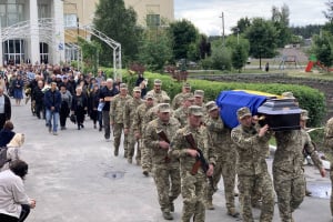 У Славуті віддали останню шану мужньому воїну Руслану Денисюку