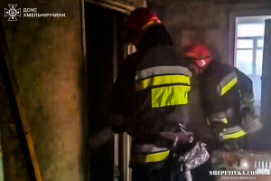 В Ізяславі рятувальники ліквідували пожежу в житловому будинку
