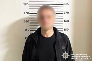 Підібрав по дорозі дівчину, яка поверталася додому та раптом захотів інтиму