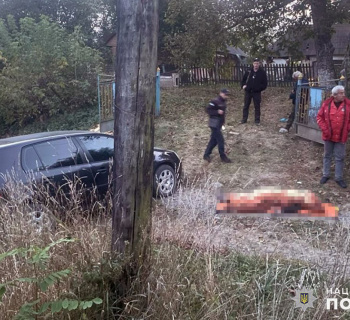 На Хмельниччині автомобіль скотився зі схилу і на смерть переїхав жінку