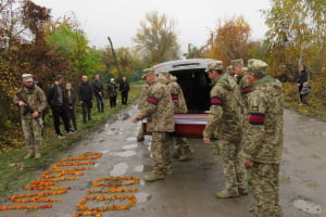 У Грицеві попрощалися з 45-річним батьком чотирьох дітей Андрієм Коваленком, який загинув на Запоріжжі