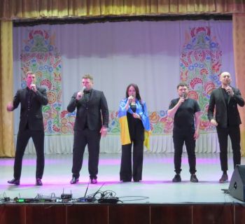 У Шепетівці відбувся гумористичний концерт на підтримку ЗСУ